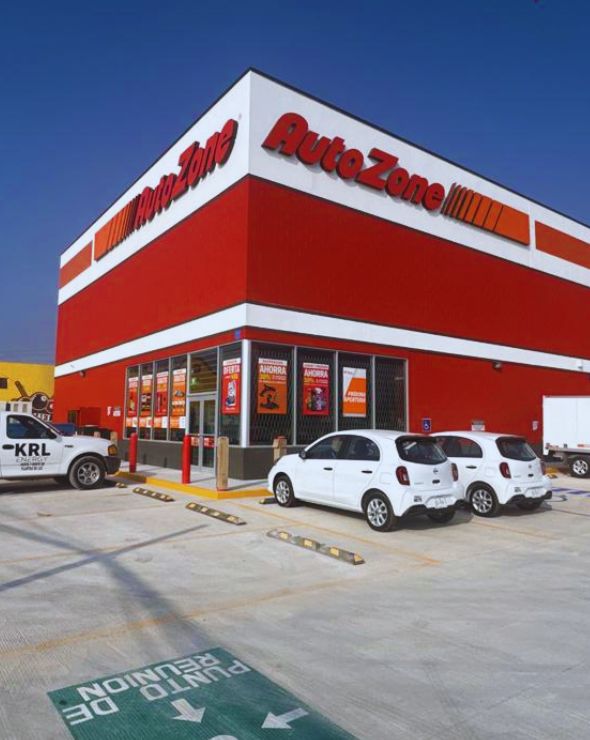 Fachada de tienda AutoZone terminada