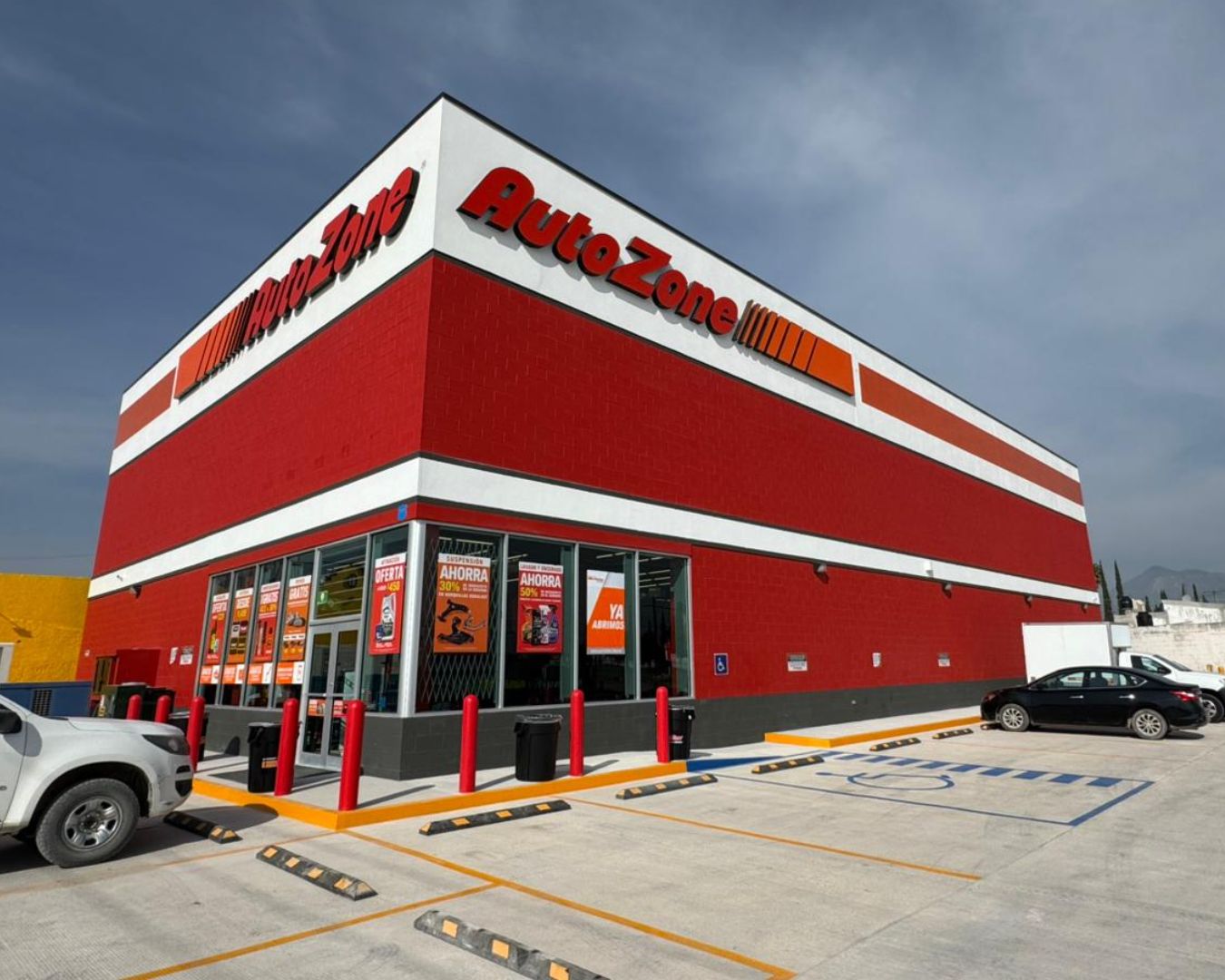 Interior de tienda AutoZone